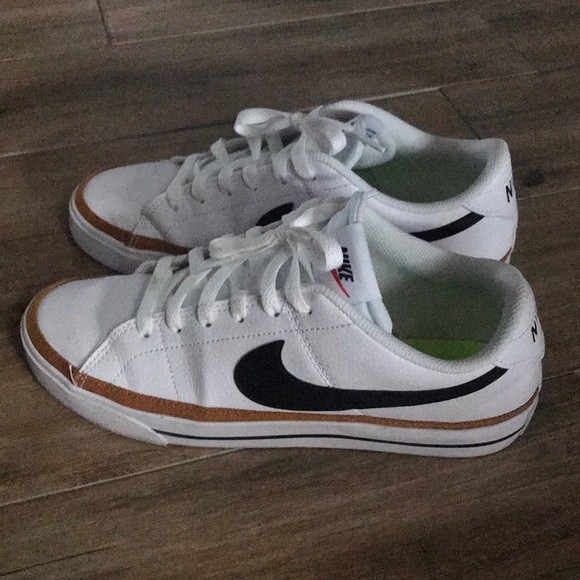 Nike Shoes - Nike womens court legacy Sz 8.5